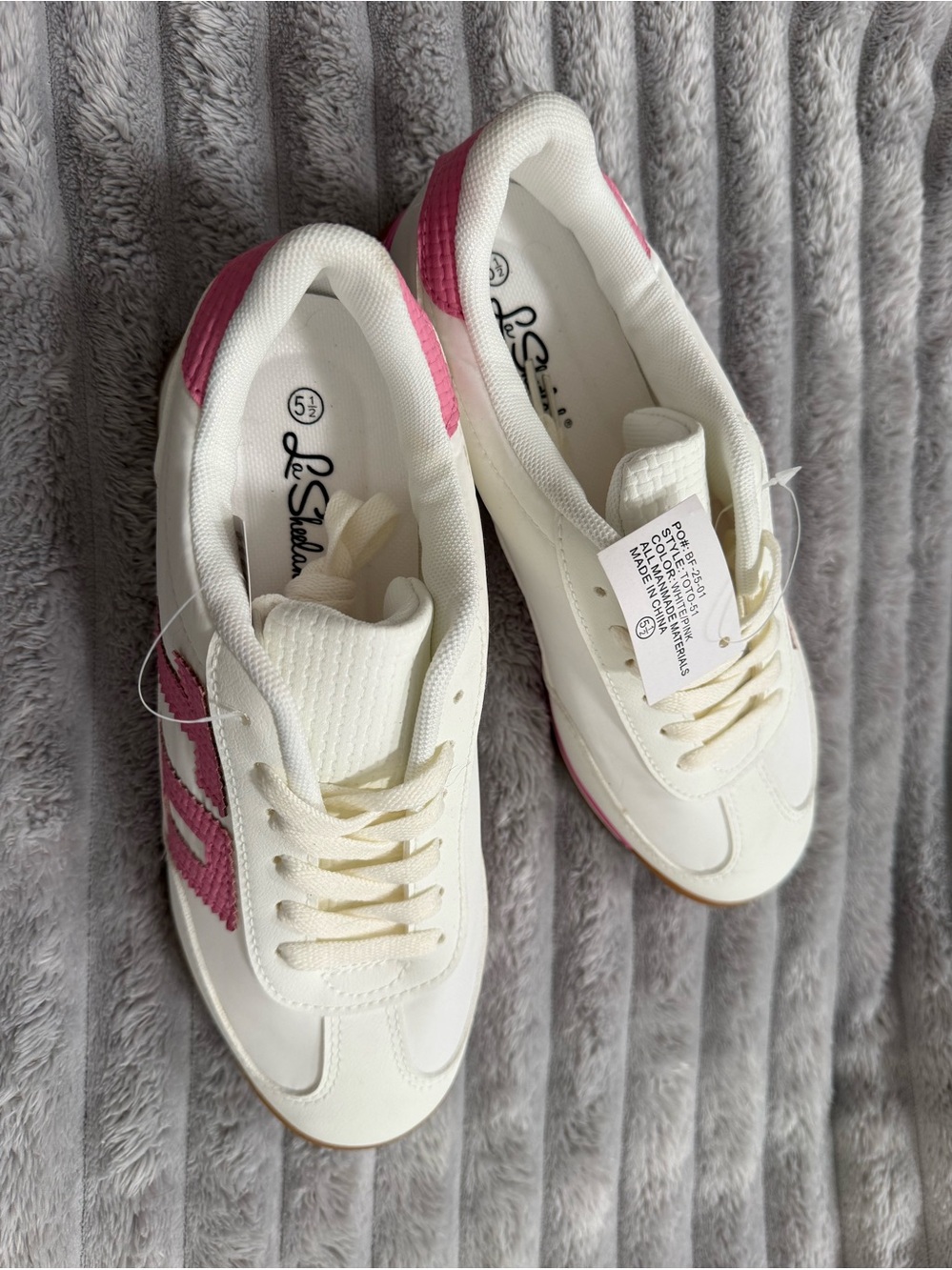 NWT Le Sheehan White and Pink Women's Retro Tennis Shoes